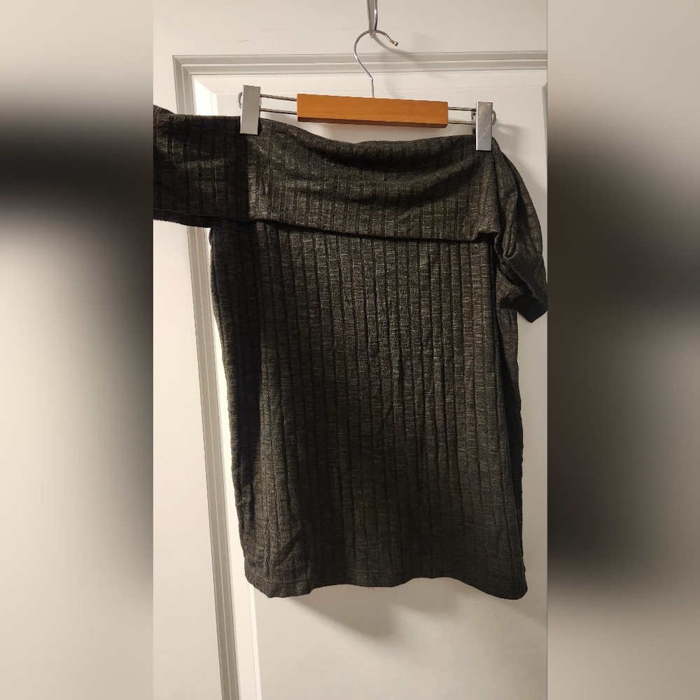 NWT XL Ricki's Green off shoulder top